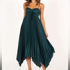 Petal and pup vikki dress in emerald